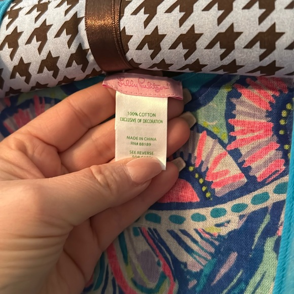 Lilly Pulitzer shawl. One size with tie in the front. Excellent condition. - Picture 4 of 4